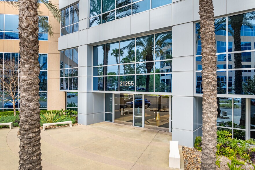 More Photos Of 21255 Burbank Blvd, Woodland Hills Office For Lease