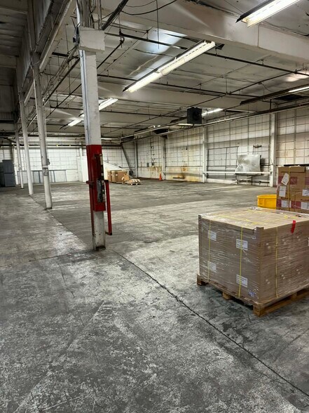 More Photos Of 6841 N Rochester Rd, Rochester Hills Warehouse For Lease