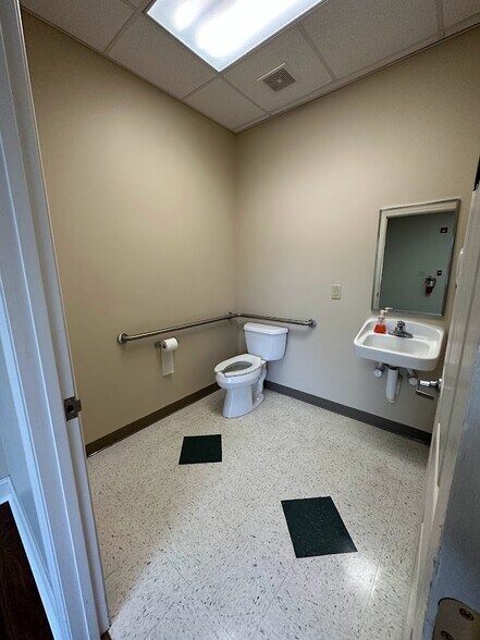 More Photos Of 323 Falls Dr NW, Abingdon Office For Sale