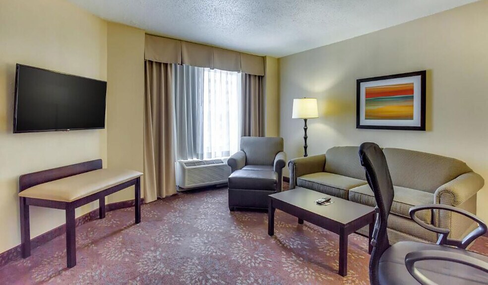 More Photos Of 251 Pennsylvania Pky, Indianapolis Hotel For Sale