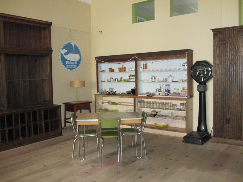 More Photos Of 305 S Washington Ave, Titusville Storefront Retail Residential For Sale