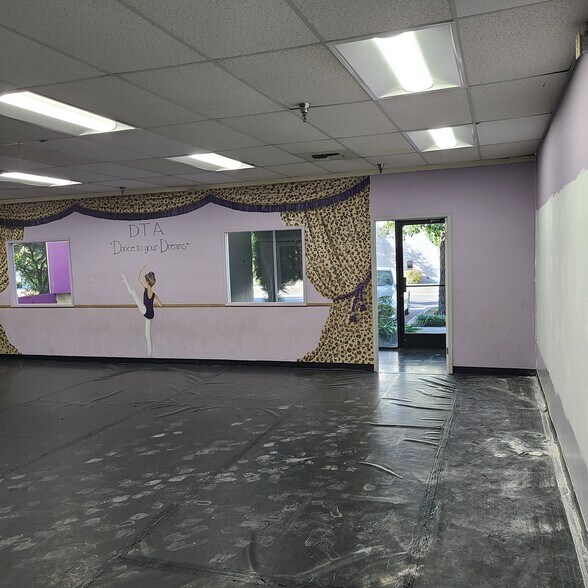 More Photos Of 4520 Stine Rd, Bakersfield Warehouse For Lease