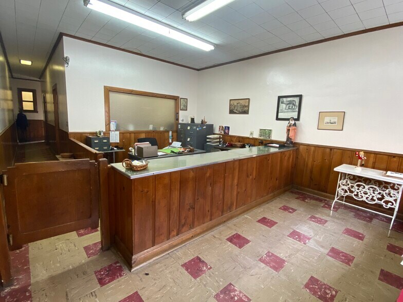 More Photos Of 128 Elm St, Yonkers Storefront For Lease