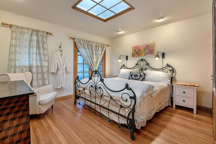 More Photos Of 75 Fremont Dr, Sonoma Storefront Retail Residential For Sale