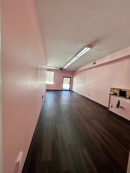 More Photos Of 141 Damon Rd, Northampton Storefront For Lease
