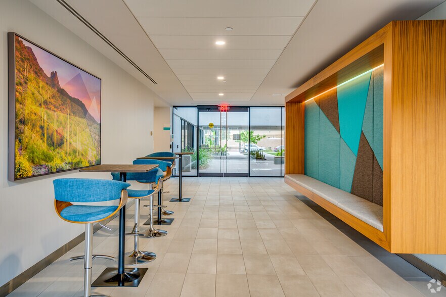 More Photos Of 1661 E Camelback Rd, Phoenix Office For Lease