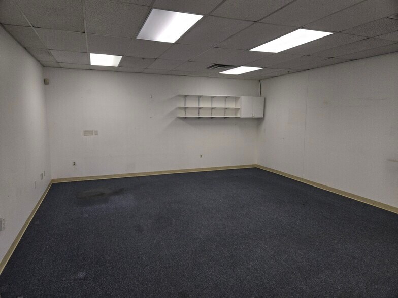More Photos Of 8227 Cloverleaf Dr, Millersville Light Manufacturing For Sale