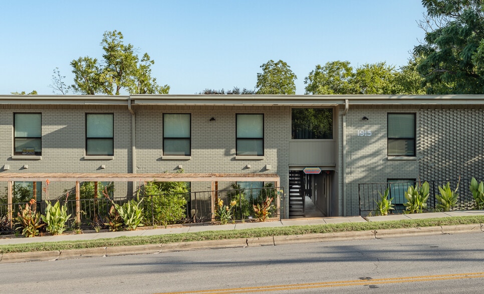 Primary Photo Of 1915 E Martin Luther King Jr Blvd, Austin Office Residential For Lease
