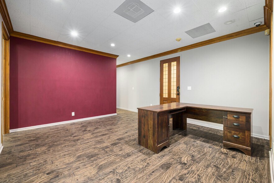 More Photos Of 5750 Balcones Dr, Austin Medical For Sale