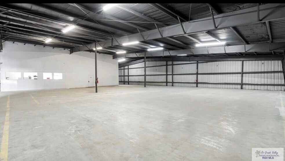 More Photos Of 1605 Military Rd, Brownsville Distribution For Lease