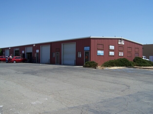 More Photos Of 14015 Pioneer Rd, Apple Valley Service For Lease
