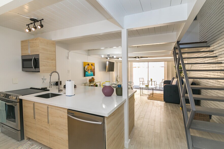 More Photos Of 2232 Bellefontaine, Houston Apartments For Sale