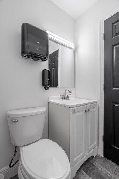 More Photos Of 3143 W Tharpe St, Tallahassee Warehouse For Lease