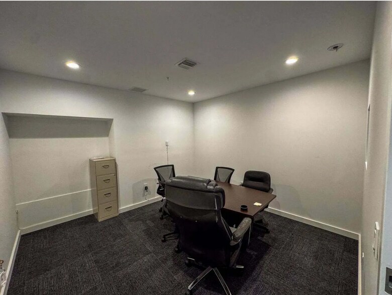 More Photos Of 951 Caroline St, Key West Marina For Lease