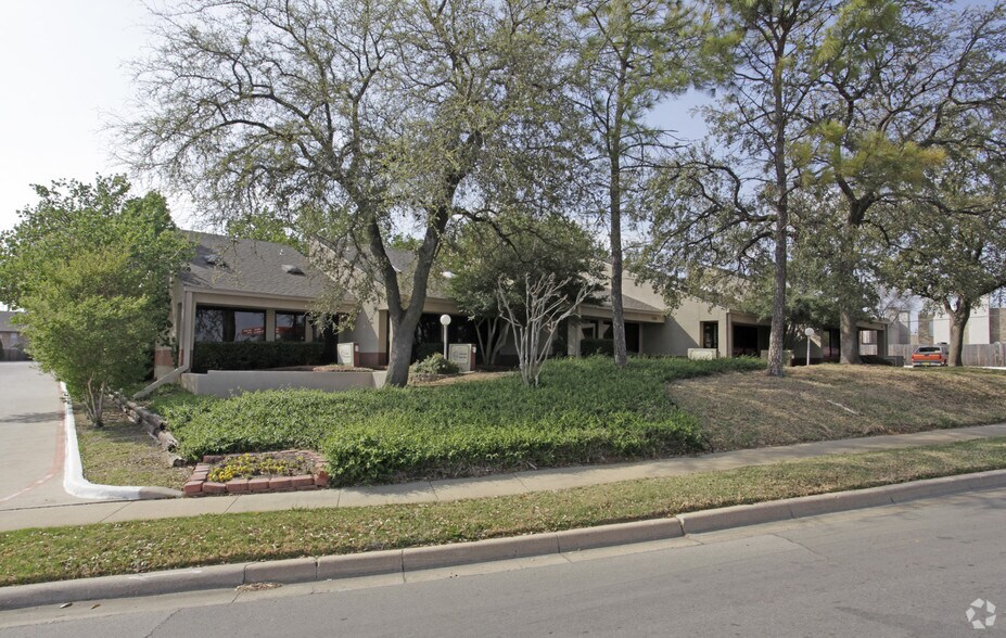 More Photos Of 1164-1166 Country Club Ln, Fort Worth Unknown For Lease