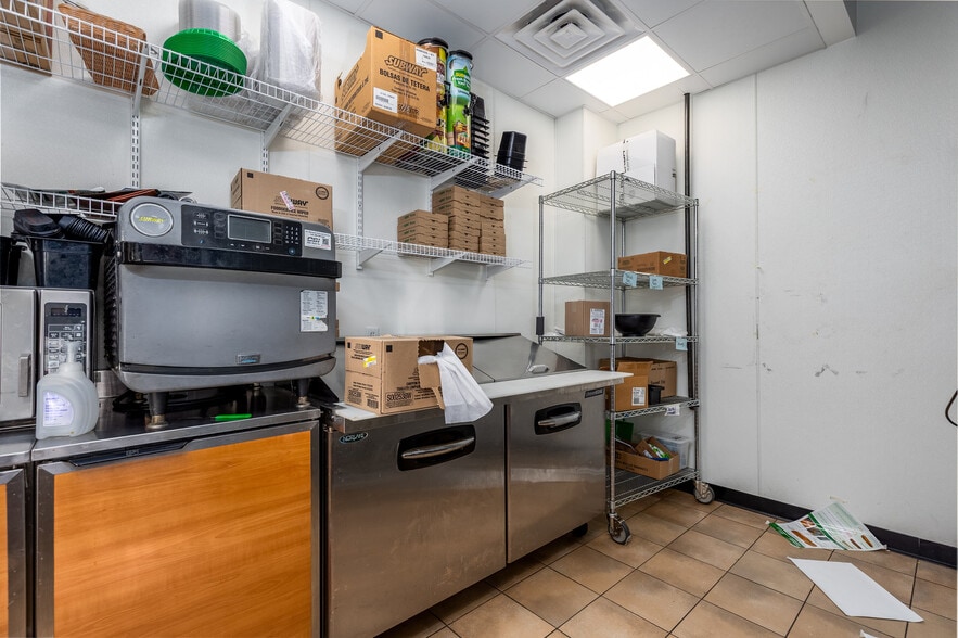 More Photos Of 237 Commercial St, Marseilles Fast Food For Sale