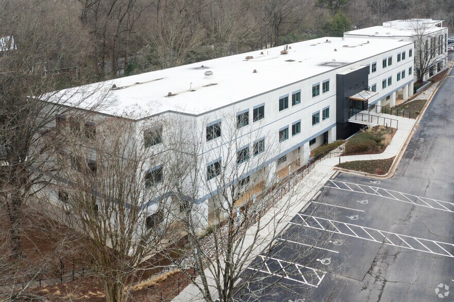 More Photos Of 101 SW Cary Pky, Cary Medical For Lease