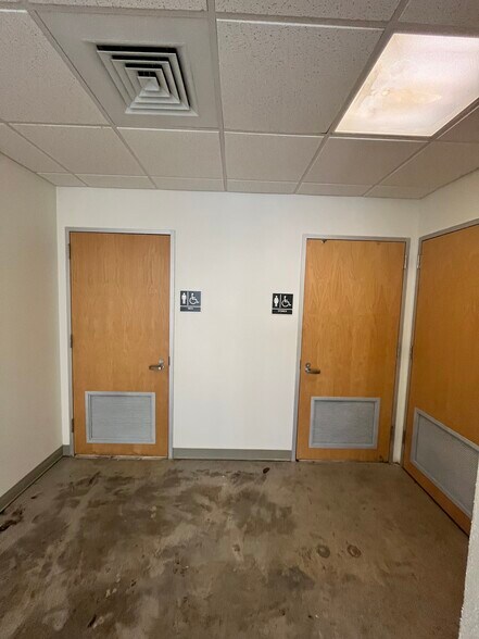 More Photos Of 99 N King St, Honolulu Office For Lease