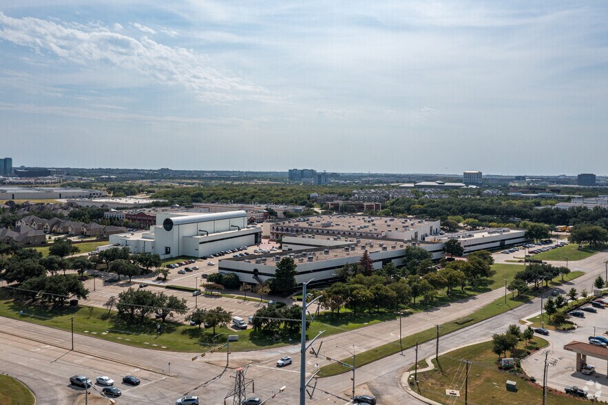 More Photos Of 400 E Royal Ln, Irving Unknown For Lease