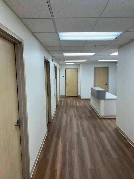 More Photos Of 2011 E Houston St, San Antonio Medical For Lease