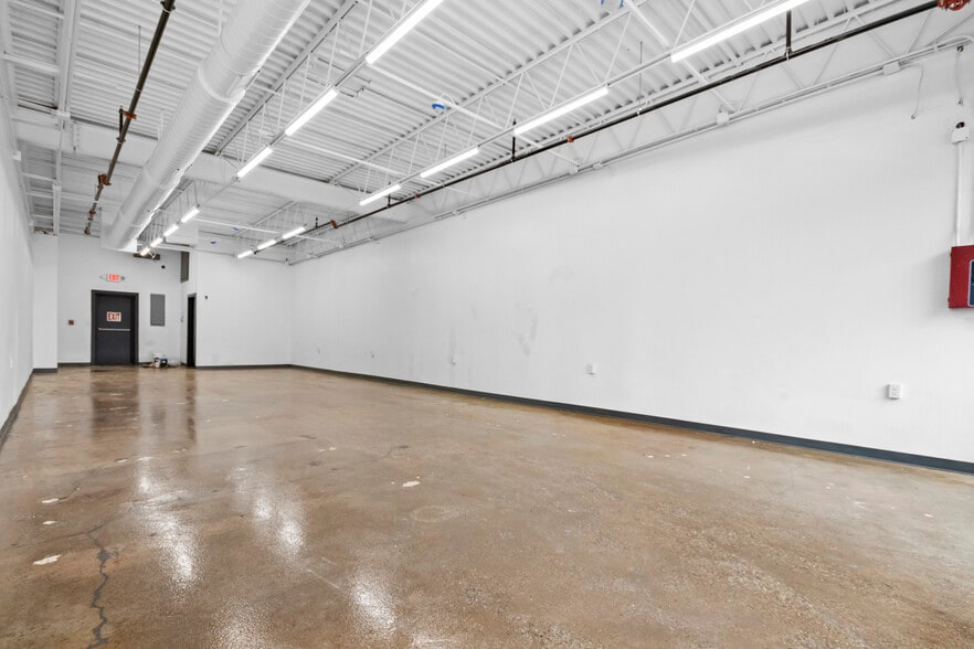 More Photos Of 34-44 Hamilton St, Saugus Freestanding For Lease