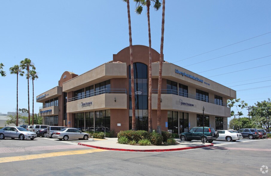 More Photos Of 4320 Genesee Ave, San Diego Medical For Lease