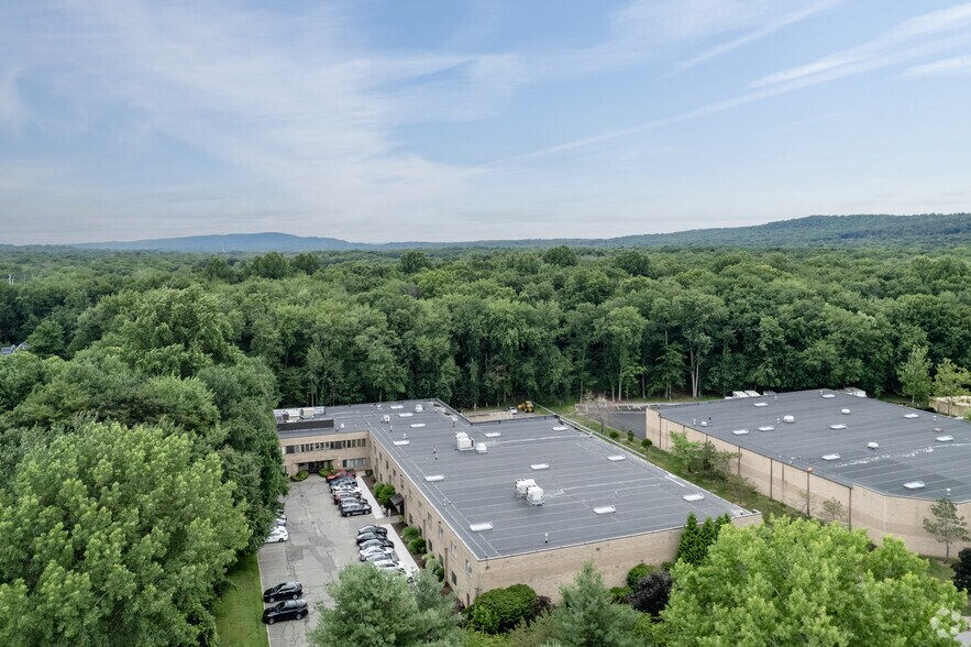 More Photos Of 7 Reuten Dr, Closter Flex For Lease