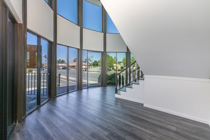 More Photos Of 23030 Lyons Ave, Santa Clarita Medical For Lease
