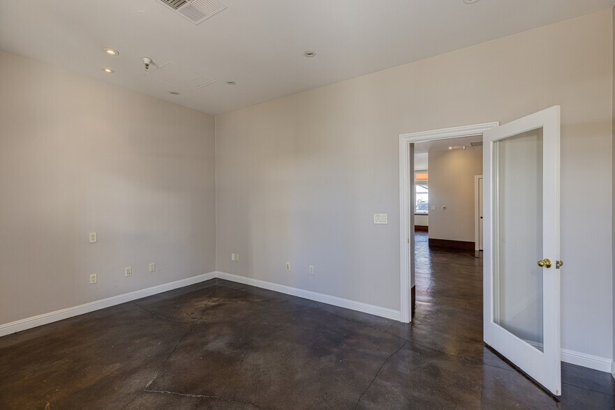 More Photos Of 220 Windsor River Rd, Windsor Apartments For Sale