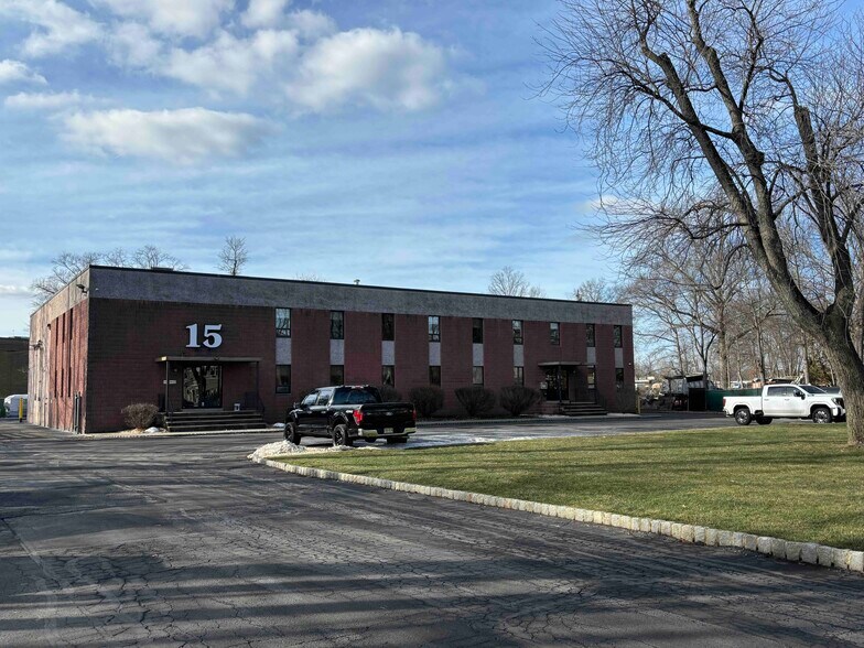 Primary Photo Of 15 Oak Rd, Fairfield Warehouse For Lease