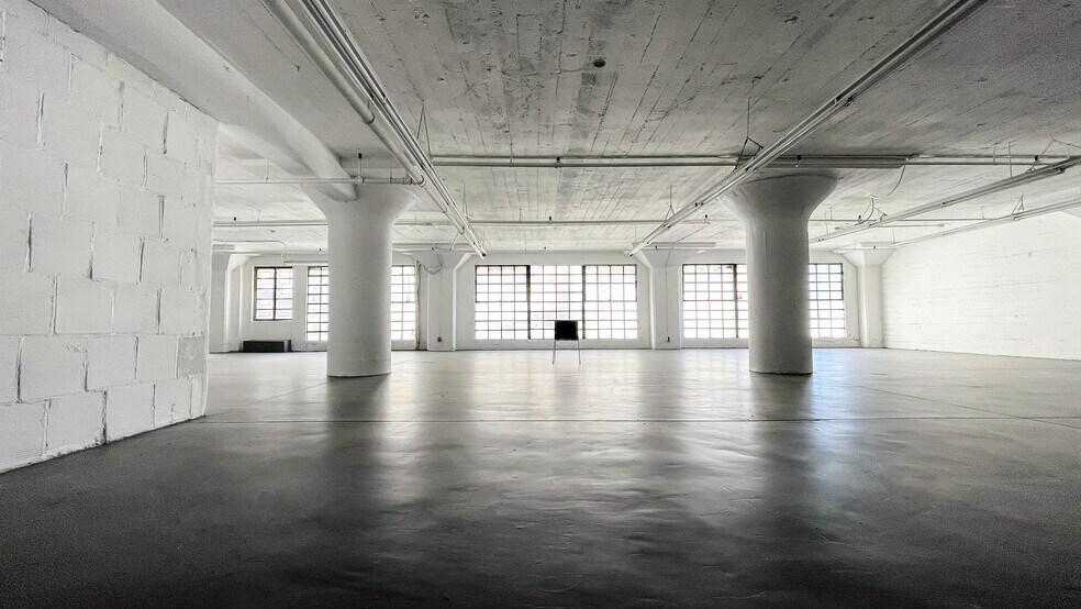 More Photos Of 1114 S Los Angeles St, Los Angeles Warehouse For Sale