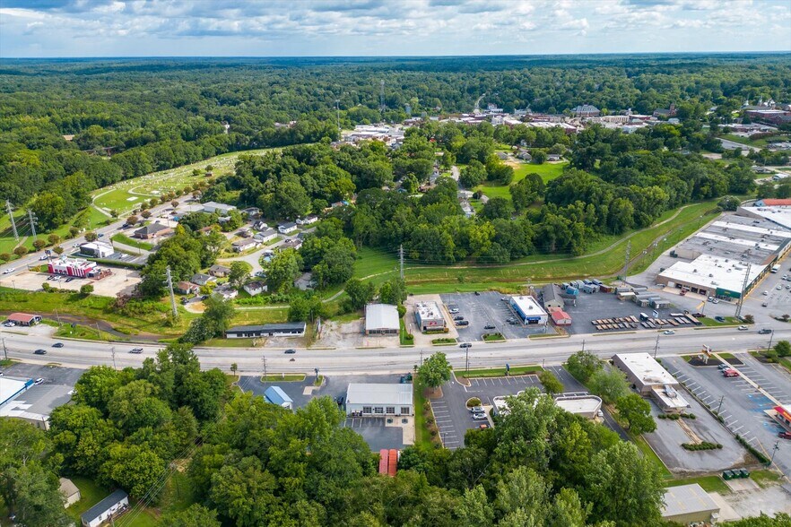 More Photos Of 203 Hillcrest Dr, Laurens Storefront Retail Office For Lease