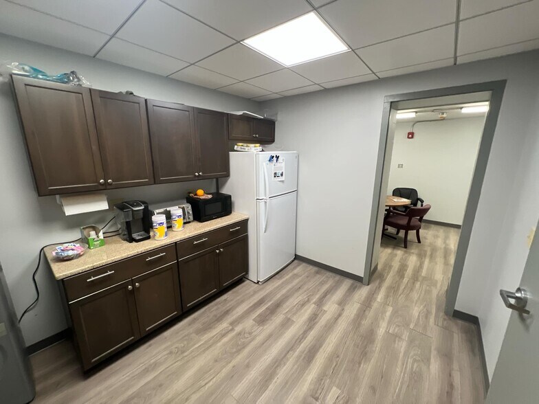 More Photos Of 159 Temple St, Nashua Warehouse For Lease