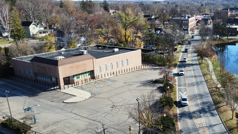 More Photos Of 640 N Milford Rd, Milford Drugstore For Sale