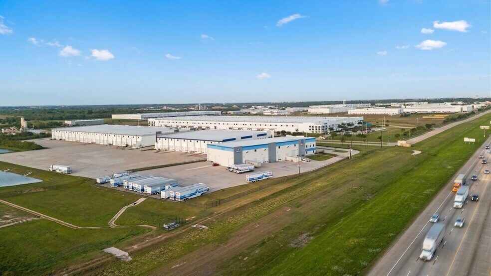 More Photos Of 450 Commerce Pky, Katy Distribution For Lease