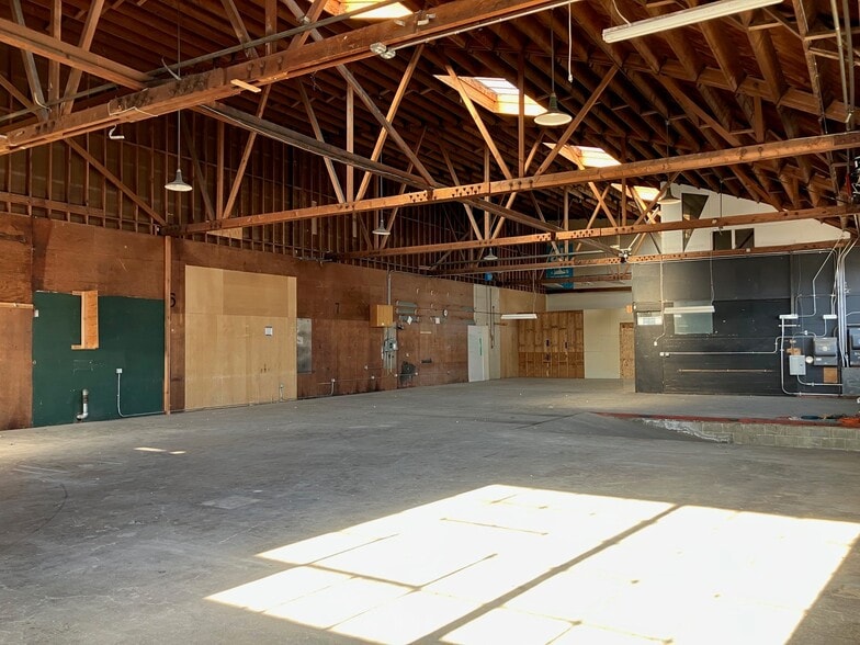 More Photos Of 1036 Ashby Ave, Berkeley Showroom For Lease