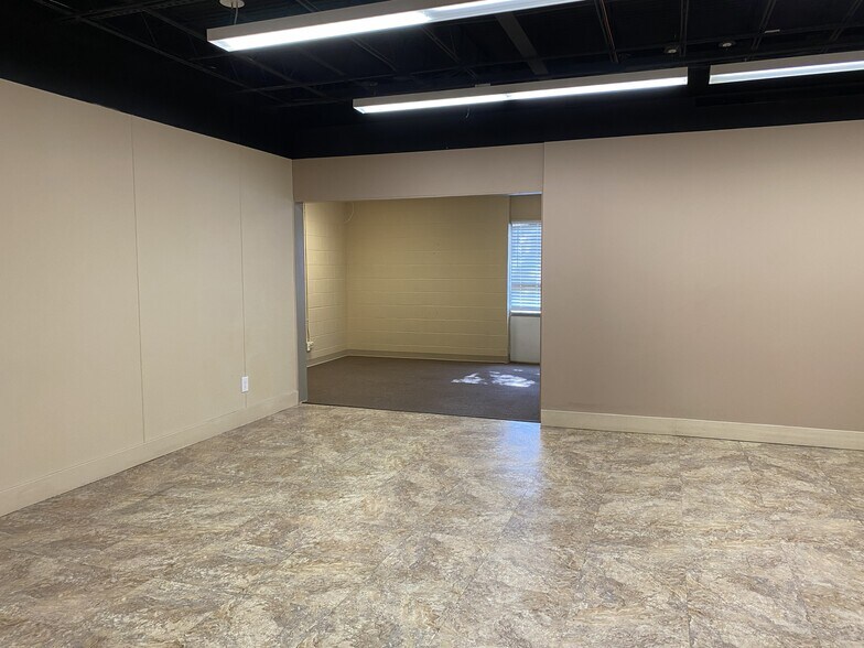 More Photos Of 4300 W Bellfort St, Houston Schools For Lease