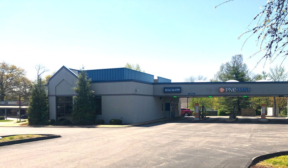 More Photos Of 12100 Manchester Rd, Des Peres General Retail For Sale