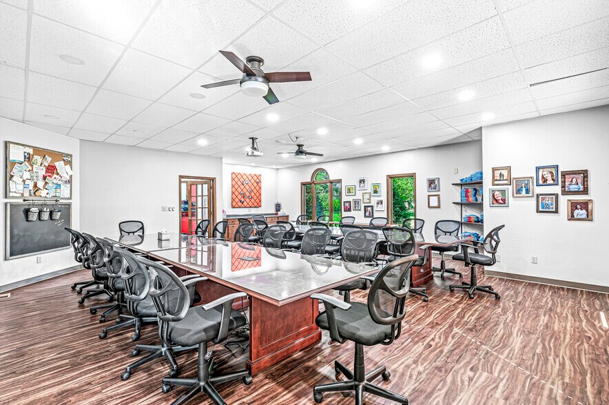 More Photos Of 4022 Arbor Ln, New Palestine Medical For Lease