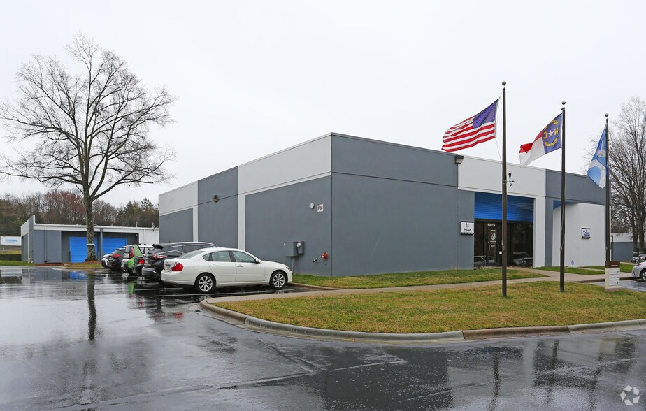 More Photos Of 4301 Stuart Andrew Blvd, Charlotte Light Distribution For Lease