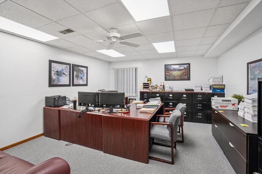 More Photos Of 2721 SW 30th St, Des Moines Office For Sale