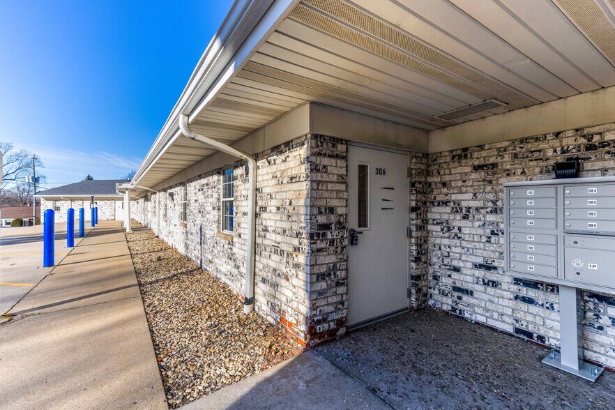 More Photos Of 306 McHenry St, Burlington Office For Lease