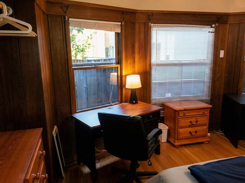 More Photos Of 2633 Regent St, Berkeley Dormitory For Sale
