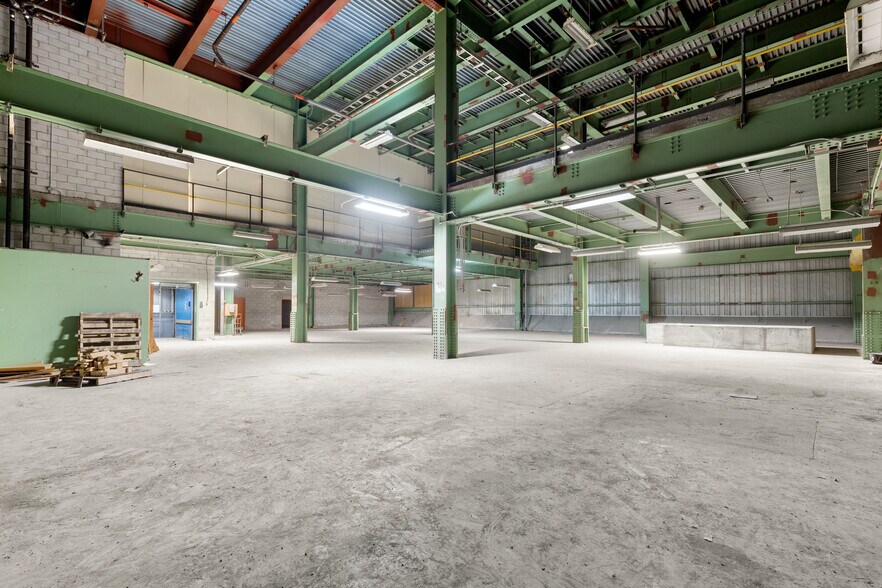 More Photos Of 35-75 Rue De L'acier, Coteau-du-lac Manufacturing For Lease