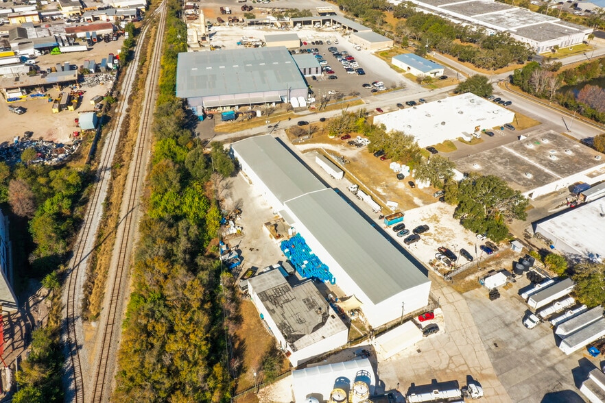 More Photos Of 1555 Sunshine Dr, Clearwater Warehouse For Sale