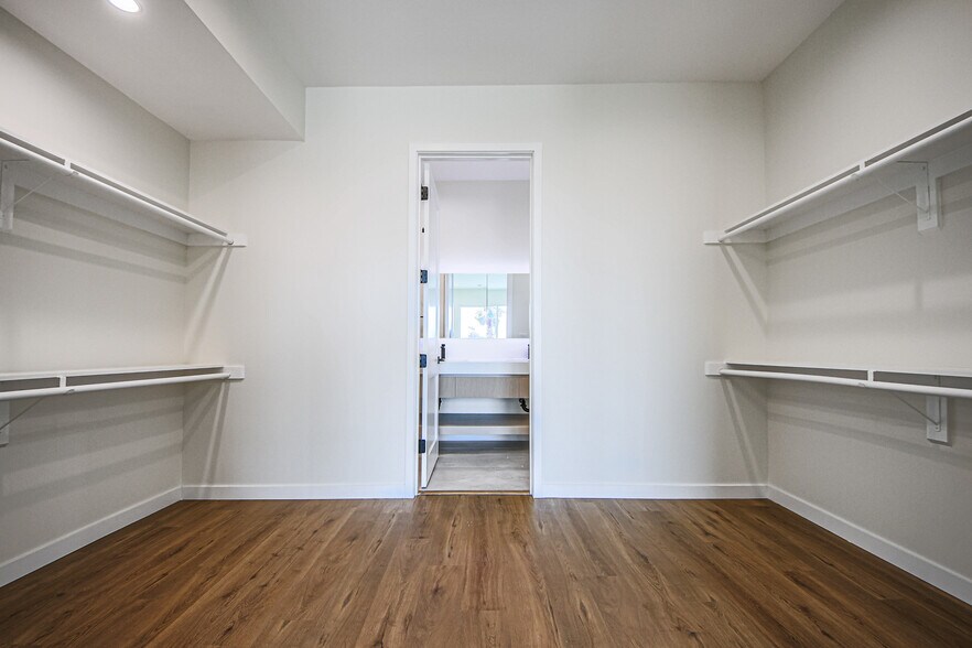 More Photos Of 2129 Aaron St, Los Angeles Apartments For Sale