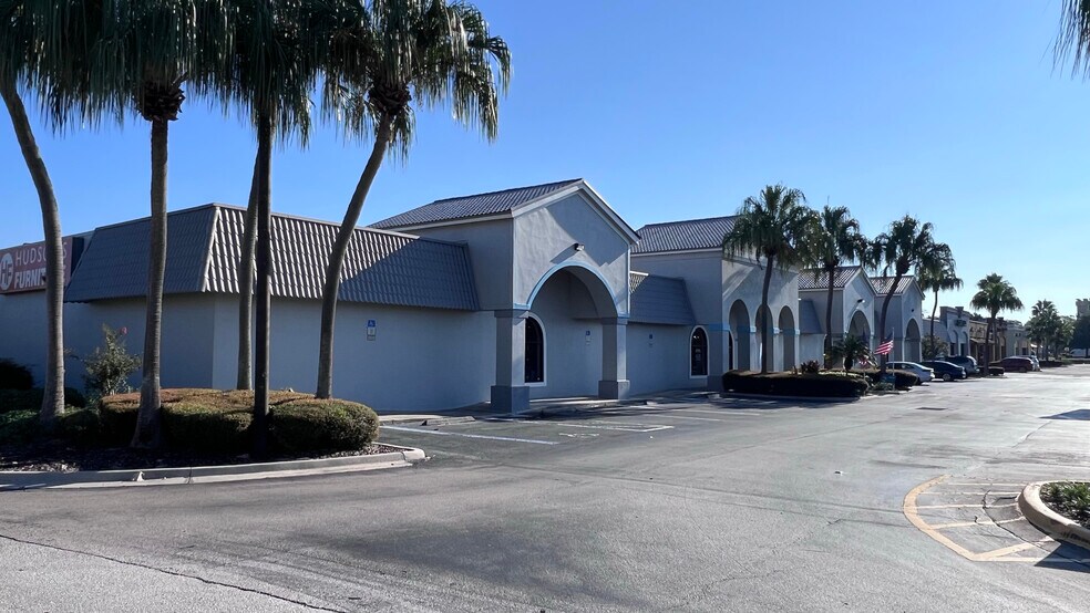 More Photos Of 11221 E Colonial Dr, Orlando Department Store For Lease