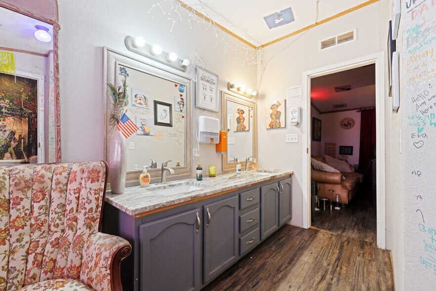 More Photos Of 33855 Blanco Rd, Bulverde Bar For Sale