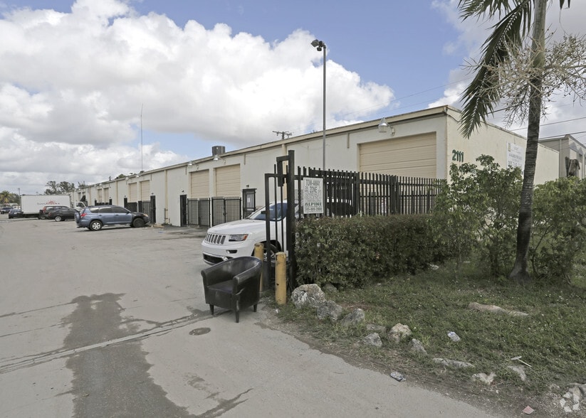 More Photos Of 2111 NW 139th St, Opa-locka Warehouse For Lease