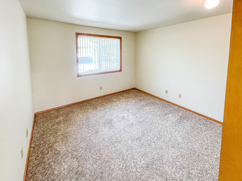 More Photos Of 133-143 Friendship Ave SE, Salem Apartments For Sale